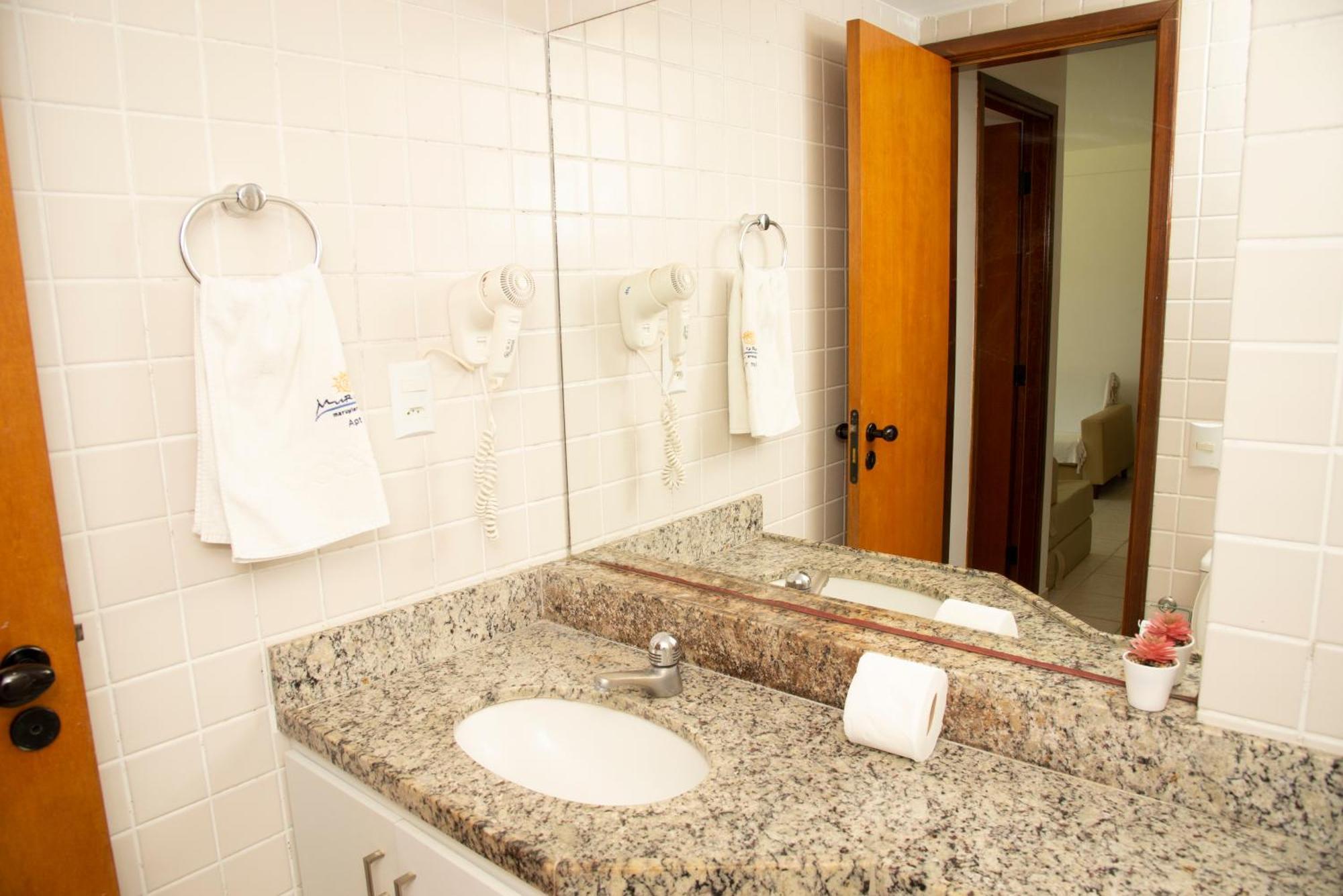 Flat Equipado Marupiara: Beachfront Oasis With Pool In *