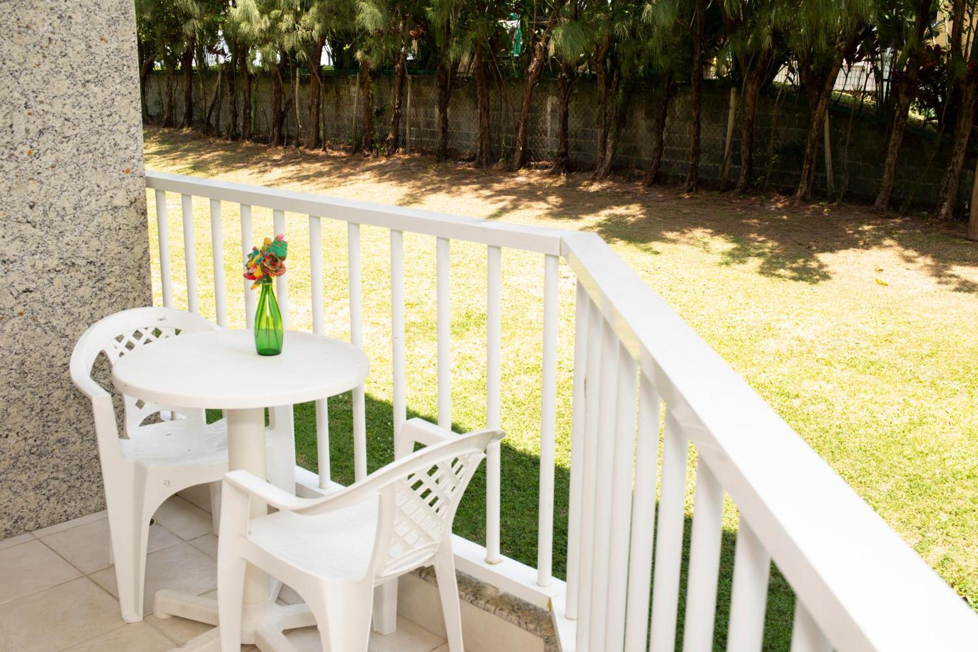 Flat Equipado Marupiara: Beachfront Oasis With Pool In