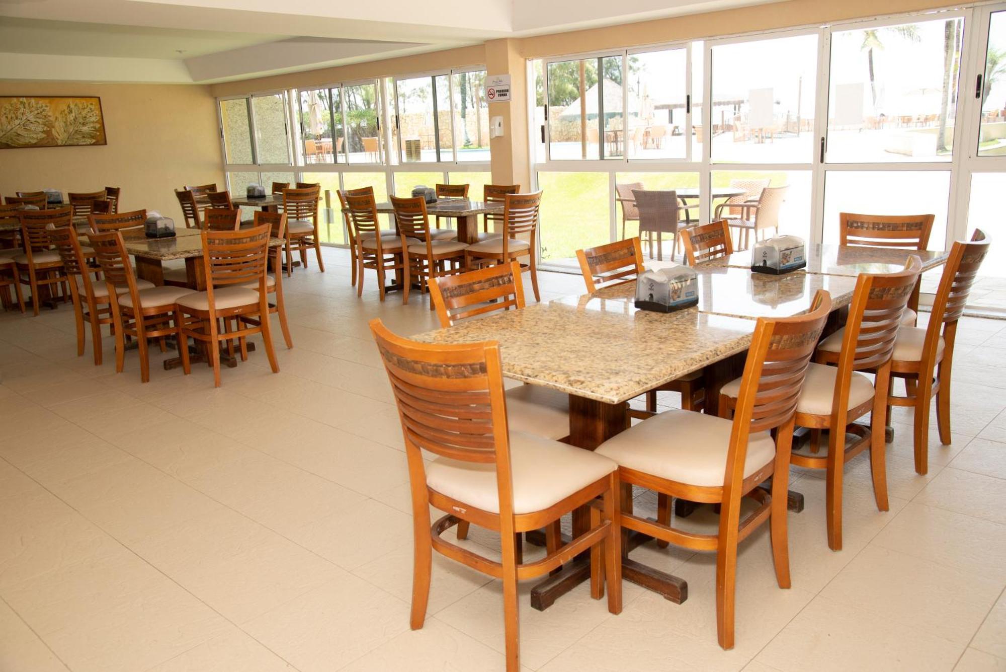 Flat Equipado Marupiara: Beachfront Oasis With Pool In