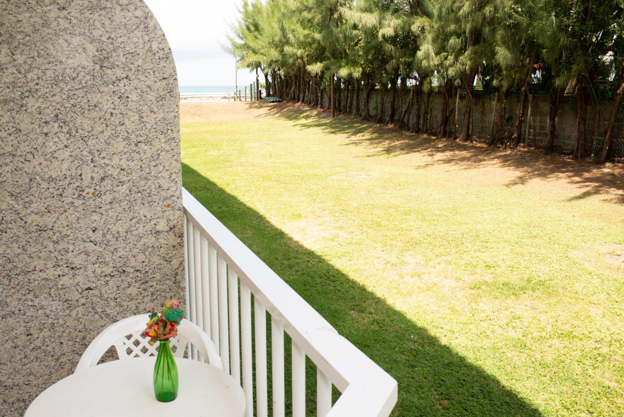 Apartment Flat Equipado Marupiara: Beachfront Oasis With Pool In